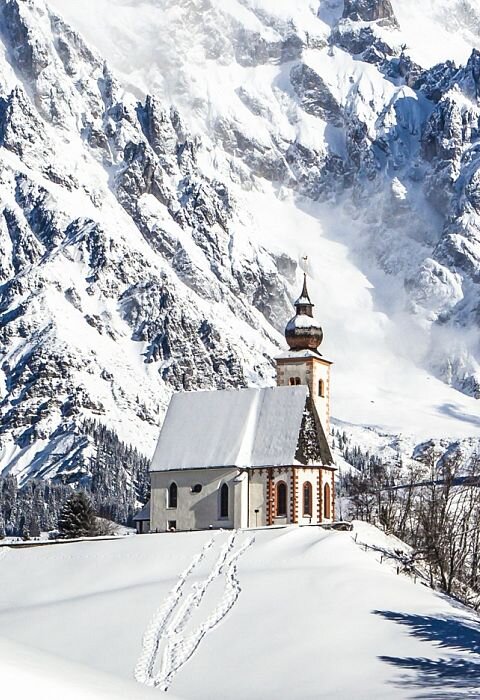 Dienten am Hochkönig in winter, the mountain chapel in the snow